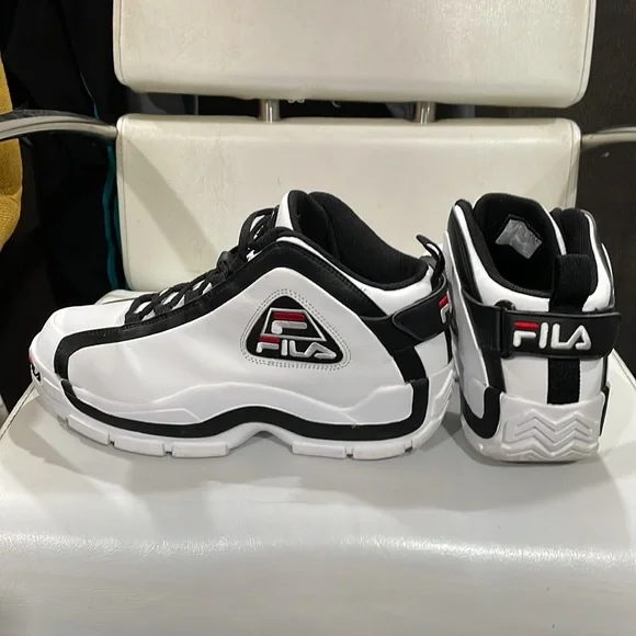 Grant Hill 1 95 “Reintroduced” wht/blk/red Hill 2 “96” wht/blk - Picture 8 of 9